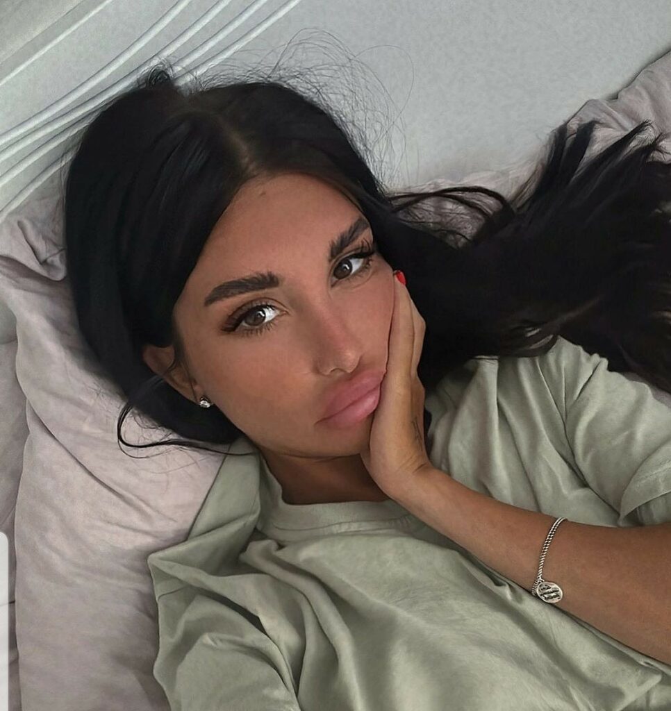 Stunning Sexy masseuse